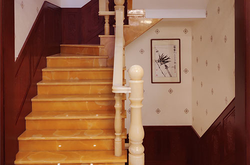 囊谦中式别墅室内汉白玉石楼梯的定制安装装饰效果